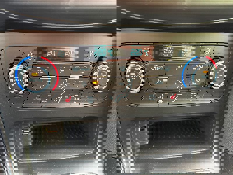 Image Ford FOCUS BERLINE 1.5 EcoBoost 150 Titanium BVA6 GPS Caméra Bluetooth Sièges chauffants Régul Clim auto Gtie 1 an 